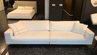 Divano L. 300cm completo di cuscini.
Listino € 9.088,00 iva inclusa
Scontato € 5.900,00 iva inclusa
Trasporto escluso (da concordare) divano expo Poliform Mondrian